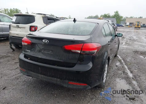2018 Kia Forte Lx z USA, uszkodzony, nr VIN 3KPFK4A74JE210231